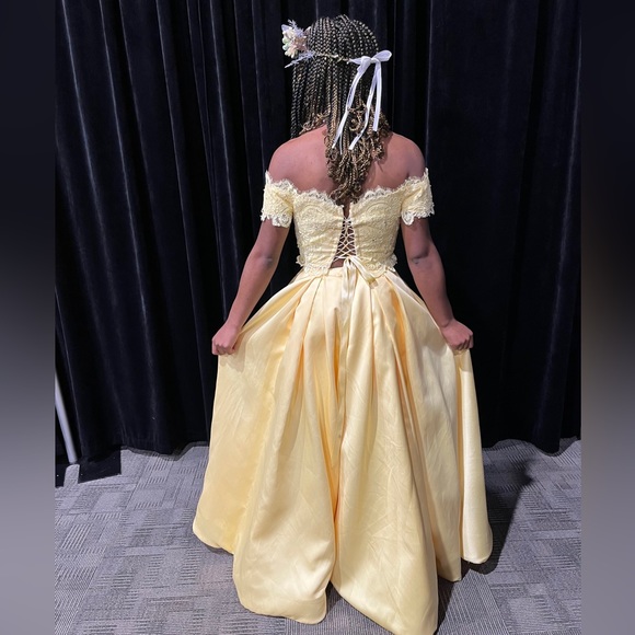 Yellow two- piece prom dress. Size - 00, Price - $180. I am willing to negotiate - Picture 3 of 4